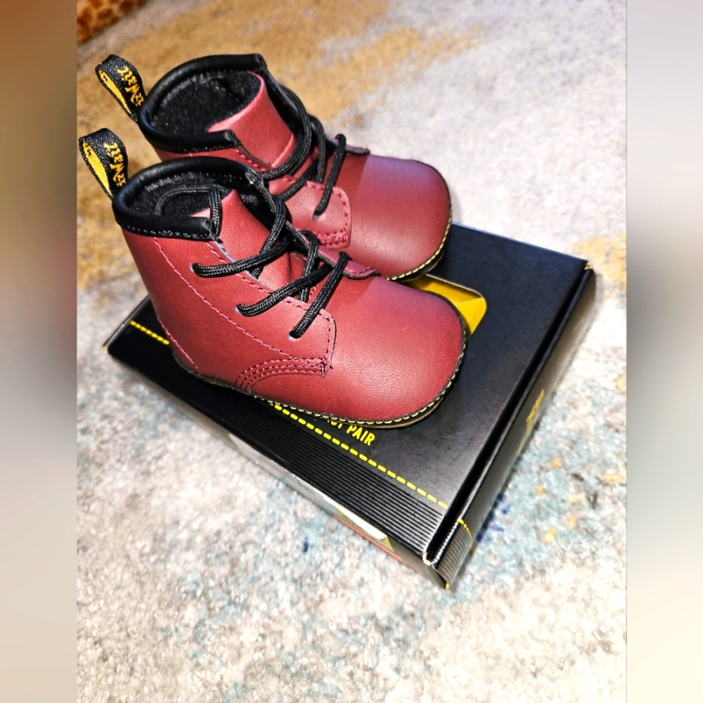 Dr. Martens Unisex Infant Booties